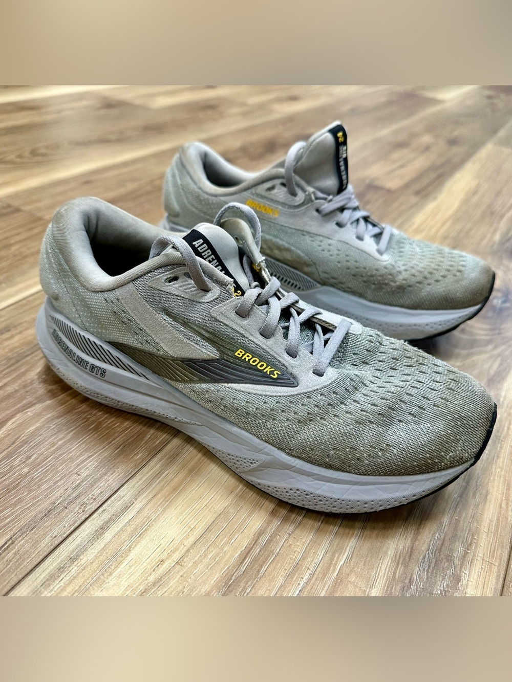 Brooks Adrenaline GTS 24 Performance Running Shoes, Grey, Men’s 7
